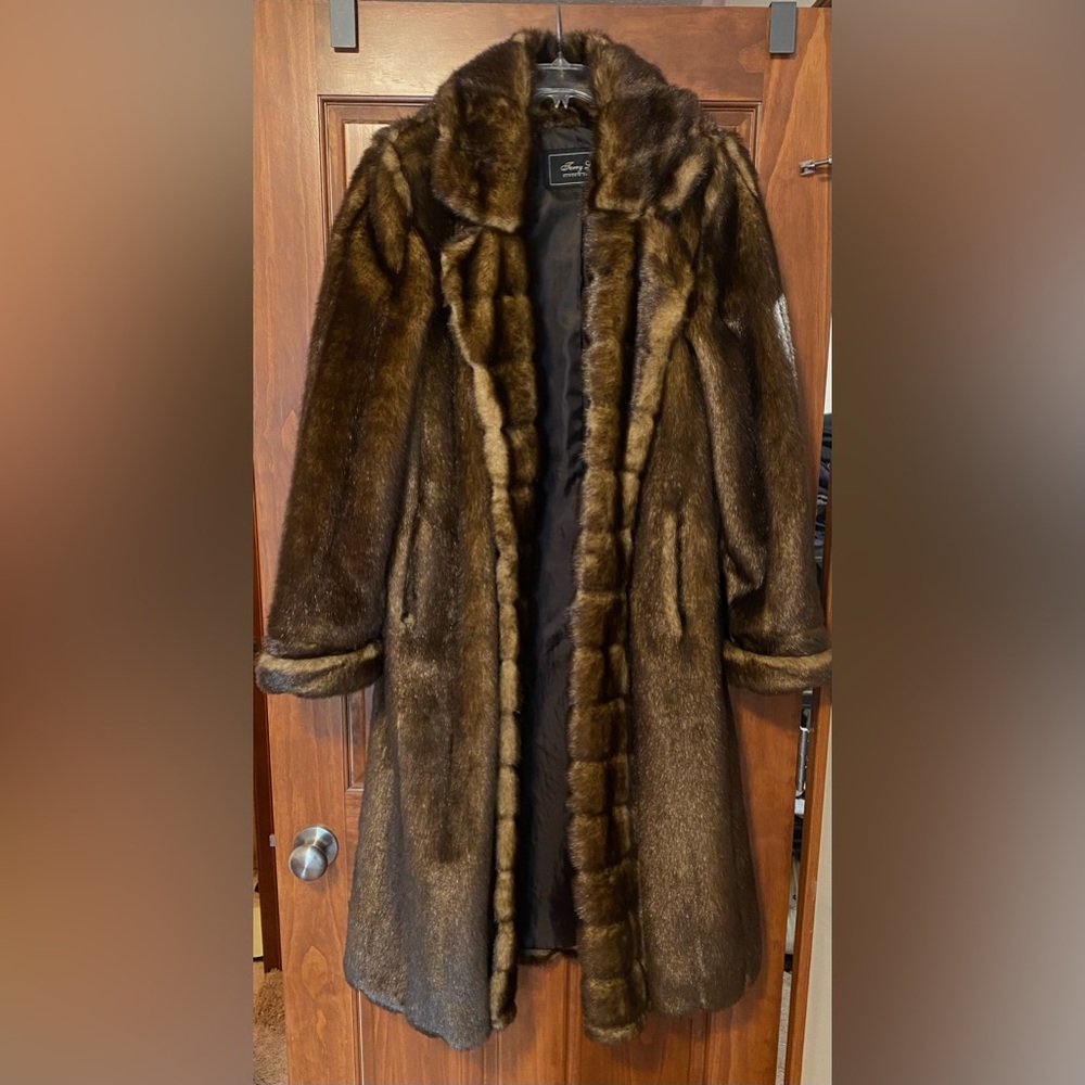 Vintage Terry Lewis Classic Luxury Fur coat-Like New